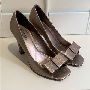 Richard Tyler Pewter Open-Toe Heels 9M